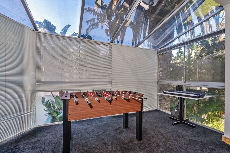 5 Bedroom Property for Sale in Fresnaye Western Cape